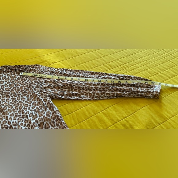 Perfect for Petites - Button Detailed J Crew Animal Print Blouse, Size XXS - Picture 6 of 8